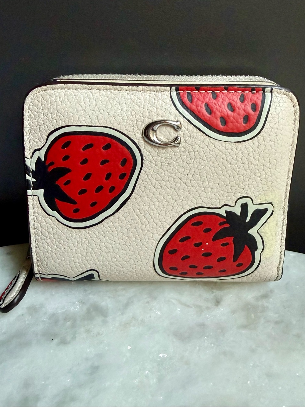 COACH Strawberry Billfold Wallet Chalk Multi Pebbled Leather CT908